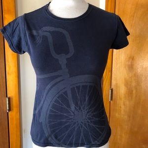 Women’s size small fitted t